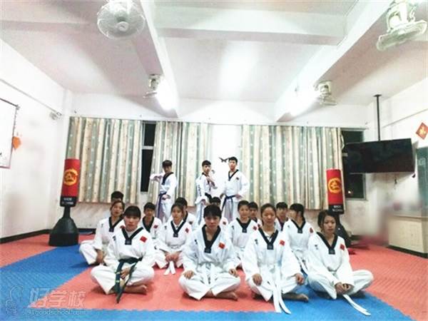 广东省领才技工学校的跆拳道社