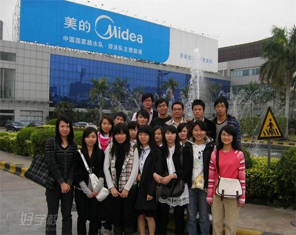 广州工商学院毕业生在美的公司上班 