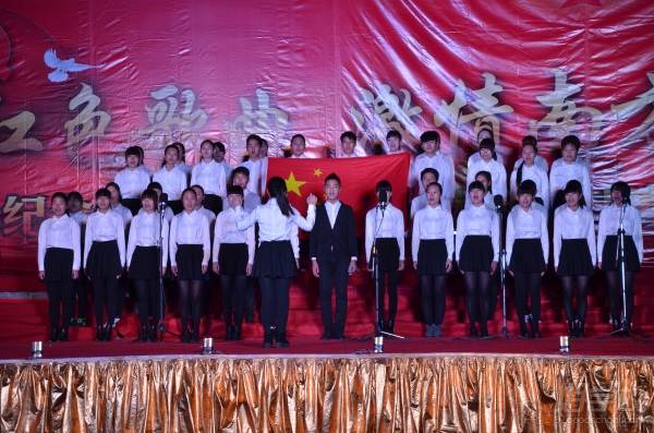 广东省南方技师学院的合唱队