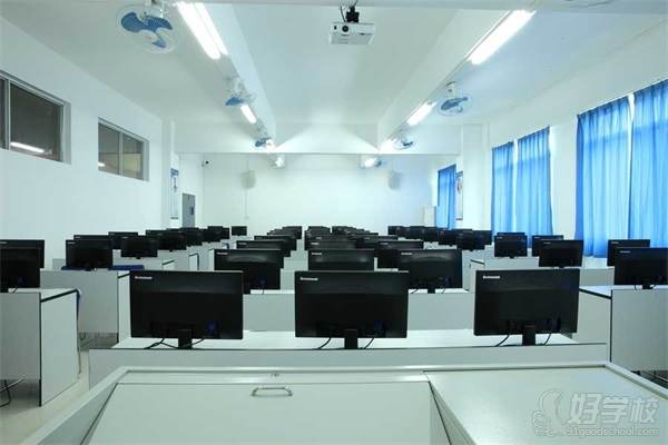 广州南方艺术职业技术学校的电子商务实训室