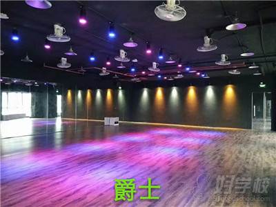 广州转折舞蹈的教学环境