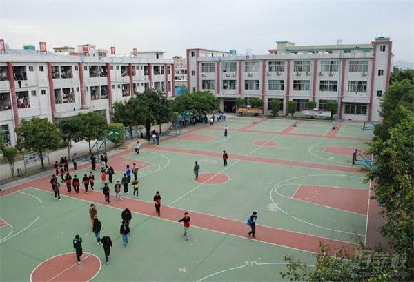 广东省黄埔技工学校的东区运动场