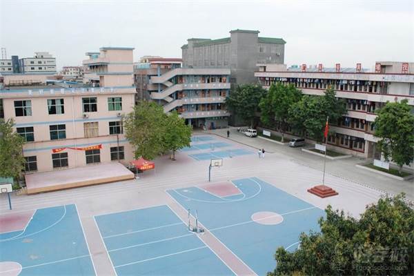 广东省黄埔技工学校的西区运动场