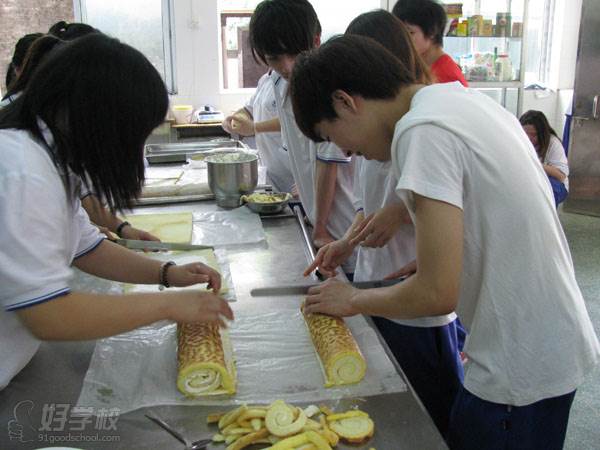 广州市实验技工学校的烘焙实训室