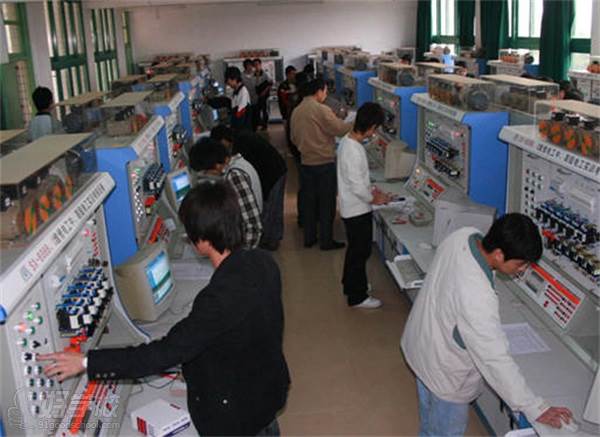 广东省电子商务技师学院的维修电工实训室
