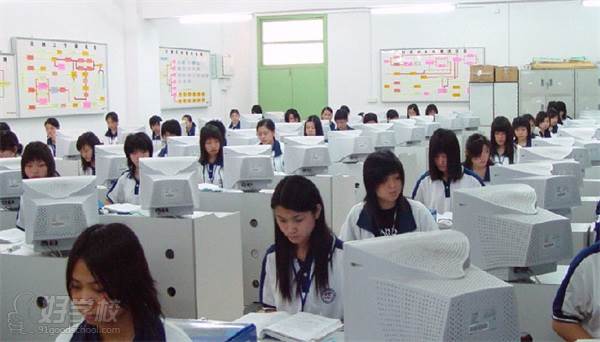 广东省电子商务技师学院的财会电算实训室