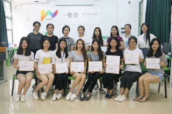 广东省电子商务技师学院化妆比赛获奖学生