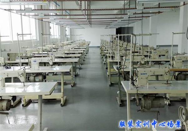 广州市电子商务技工学校的服装实训室