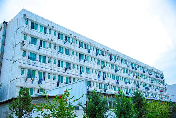 广州市电子商务技工学校的宿舍楼