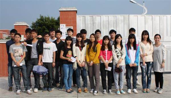 广州华商职业学院继续教育学院的老师带队考察