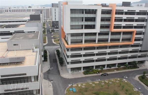 广州市天河金领技工学校的校园鸟瞰图