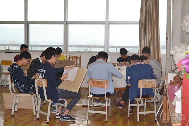 广州市红日技工学校的绘画实训